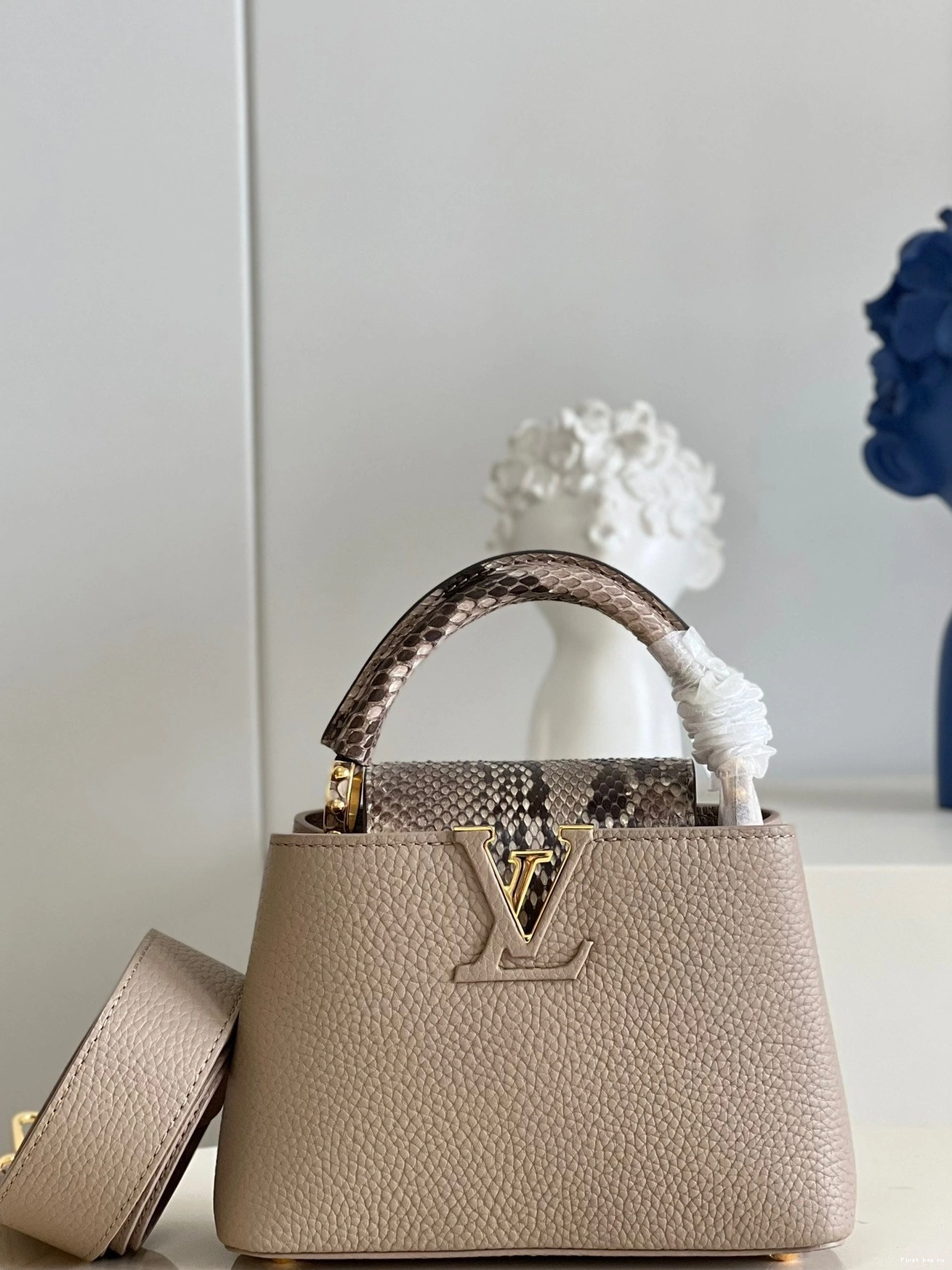 First bag ru VUITTON CAPUCINES MINI LOUIS 0802